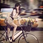 Donna in bici